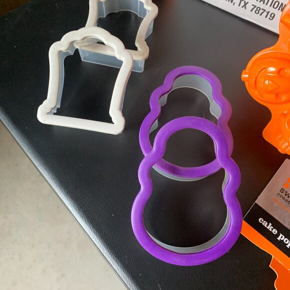 HALLOWEEN - 7pc lot HALLOWEEN TREAT baking tools, cookie cutters, cake pop press - Picture 5 of 8